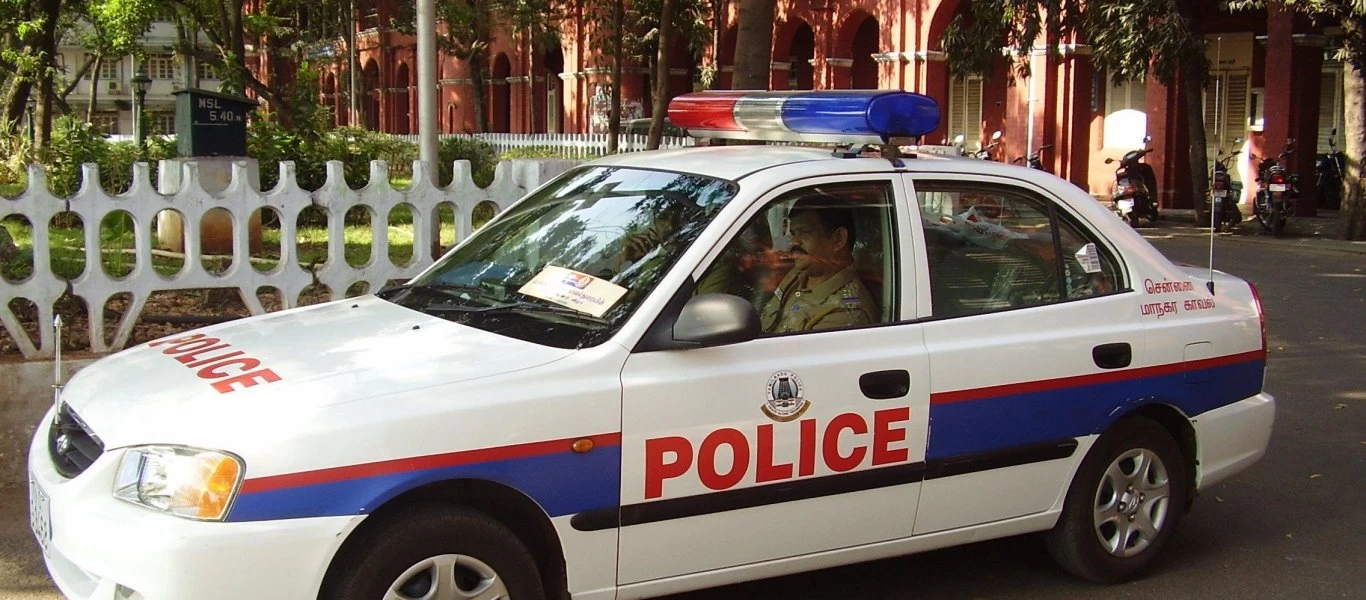 Ινδία: Άνδρας αποκεφάλισε τη γυναίκα του και πήγε με το κομμένο κεφάλι στην αστυνομία (βίντεο)